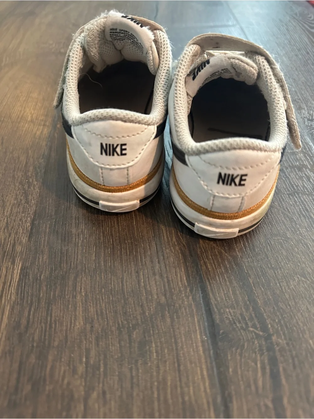 Nike Toddler k Low-Top Sneakers